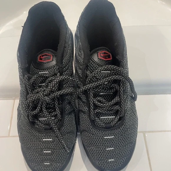 Nike Kids Black and Red Sneakers - Picture 2 of 5